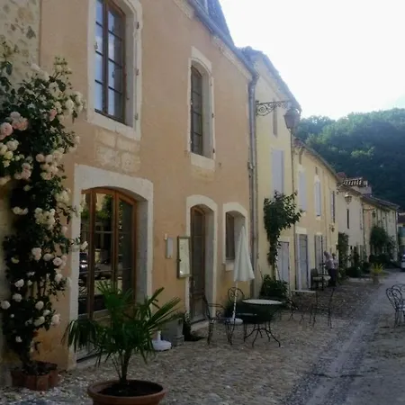Chez Robert Bed & Breakfast *